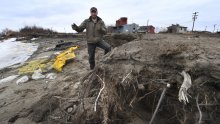 [VIDEO] Otapa se permafrost u Rusiji, urušavaju se kuće i otvaraju rupe u cestama: 'Zagrijavanje Zemlje se više ne može nijekati!'