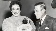 Povijest se ponavlja: Baš poput Harryja i Edward VIII bio je u svađi s bratom, njegova Wallis svim je silama željela da joj se klanjaju, a bogatstvo su stekli prodajući priče o kraljevskoj obitelji