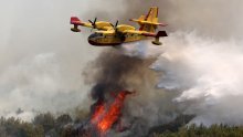 Planula dva požara u Dalmaciji, gore otvorene površine, u akciji su tri kanadera