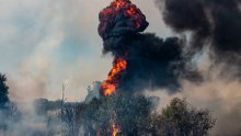 [FOTO/VIDEO] Kuće na Hvaru su obranjene uz pomoć tri kanadera