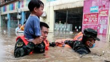 [FOTO/VIDEO] Poplave u Kini: Oglasila se crvena upozorenja u gradovima, 21 osoba poginula