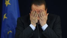 Gole aktivistice napale Berlusconija