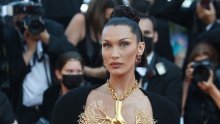 Zbog ove haljine s crvenog tepiha Bella Hadid i danas osjeća sram: 'To nisam bila ja'