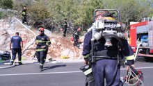 U gašenju požara kod Kostanja ozlijeđen vatrogasac, Biokovo pod nadzorom