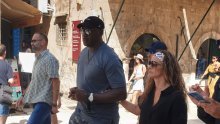 [FOTO] Nakon drame na Hvaru Michael Jordan stigao u Dubrovnik, odakle će napustiti Hrvatsku, i sjeo u restoran u koji je znao navraćati i njegov nekadašnji suigrač Toni Kukoč