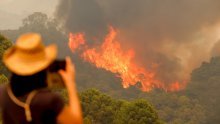 [FOTO] Nove muke za vatrogasce u Španjolskoj: Požar kod Malage spojio se s drugim požarištem, kreću nove evakuacije