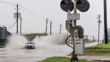 [FOTO/VIDEO] Nicholas iz oluje ojačao u uragan: Navečer bi mogao udariti u obale Teksasa i Louisiane brzinom od 120 kilometara na sat