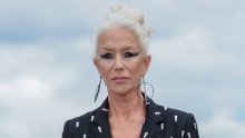 Helen Mirren kakvu dosad nismo vidjeli: Ni u osmom deseteljeću ne zazire od modnih i beauty iskoraka