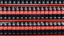 Jaki dolar pritisnuo dobit Coca-Cole