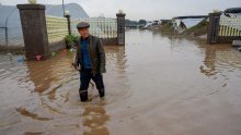 [FOTO] Najmanje 15 poginulih, uništeno 20.000 domova u poplavama na sjeveru Kine