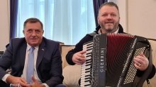 [VIDEO/FOTO] Dodik u Predsjedništvo BiH doveo harmonikaša s kojim je uoči sjednice pio i pjevao: 'Srpkinja je mene majka rodila'