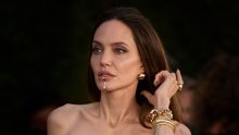 Angelina Jolie nije mogla proći nezamijećeno: Svi pogledi zbog jednog su detalja bili usmjereni na njezine usne i bradu