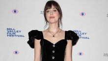 Dakota Johnson ponovno briljira: Oduševila je u haljini dizajnerice čije se kreacije nalaze i u ormaru Kate Middleton