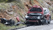 [FOTO/VIDEO] U sudaru dvaju automobila i motocikla poginula jedna osoba