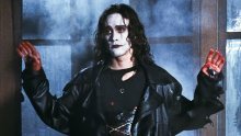 U sličnoj nesreći na setu filma 'Vrana' prije 28 godina život je izgubio Brandon Lee, sin Brucea Leeja; evo što o novoj tragediji koja je potresla Hollywood kaže njegova obitelj