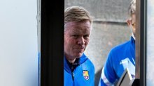 Ronald Koeman krenuo je sa stadiona nakon poraza od Reala, a onda su mu navijači priredili kaos; Barcelona se odmah oglasila priopćenjem