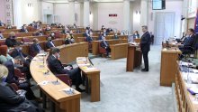 [FOTO/VIDEO] Plenković predstavio izvještaj o stanju nacije i najavio povećanje minimalca. Grbin mu odgovara: Na sat vremena smo otputovali u Švicarsku ili Norvešku