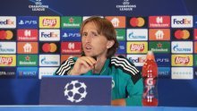 [VIDEO] Luka Modrić nije ostao hladan na poruku 80-godišnje bake i pripremio joj je lijep poklon