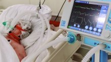 Pozitivnih više nego krajem 2020., upola manje hospitaliziranih, ali smrtnost je i dalje velika