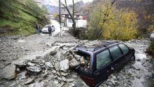 [FOTO/VIDEO] BiH pliva: Zatrpani automobili kod Jablanice, evakuacija kod Konjica, problemi i u Buni