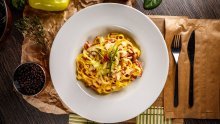 Prefinoj tjestenini s carbonara umakom teško je odoljeti, a Jamie Oliver ima svoj tajni sastojak