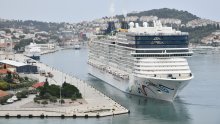 [FOTO] U Dubrovnik uplovio najveći brod ikad, pogledajte Norwegian Epic, luksuznu grdosiju dugačku 329 metara