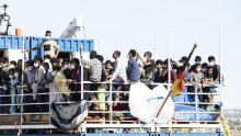 Italija dopustila pristajanje humanitarnog broda s 800 migranata