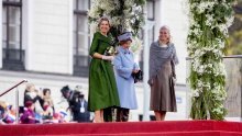 Kraljica Maxima u svojoj najdražoj boji zasjenila norvešku kraljicu i princezu Mette-Marit