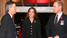 Skromna vojvotkinja ponovno reciklira: Kate Middleton u elegantnoj crnoj haljini od tvida izgleda fantastično