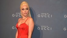 Poput prave filmske dive: Lady Gaga u pripijenoj crvenoj haljini ukrala pozornost u Milanu