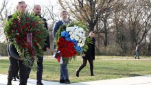 [FOTO] Pupovac položio vijence u Vukovaru: Moj san je da ovaj grad ne bude podijeljen