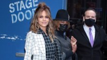 Halle Berry izgleda bolje no ikada: Ovakav crno-bijeli stajling rijetko se kad viđa