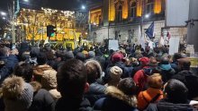 [FOTO/VIDEO] Tisuće ljudi na ulicama Beograda prosvjedovale protiv novih zakona i rudarske kompanije Rio Tinto: 'Srbija nije na prodaju i neće biti ničija kolonija!'