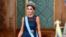 To samo njoj može poći za rukom: Kraljica Letizia u haljini iz H&M-a zablistala na gala večeri, a ova kreacija krije zanimljivu priču