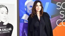 Prelijepa i u šestom desetljeću: Zanosna Monica Bellucci ne odustaje od svoje omiljene boje