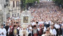 Opalili mačkulu Gospi u čast pa teško stradali