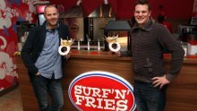 Surf'n'Fries otvorio restoran u Švedskoj, pa idu u Iran