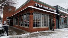 Starbucks više neće tražiti od radnika da se cijepe i testiraju