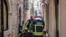 [FOTO] Opušak cigarete zapalio krevet, vatra se proširila i 'progutala' cijeli stan u staroj jezgri Dubrovnika