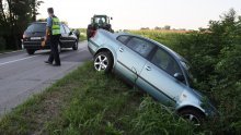 Pijani 16-godišnjak usred noći sletio s ceste u Koprivnici