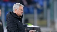 Kada je saznao priču o navijaču koji je kolabirao na tribinama Jose Mourinho ga je odlučio darivati, a dar je pomalo neobičan