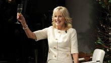 Jill Biden plijenila elegancijom u omiljenim cipelama i kompletu koji osvaja detaljima