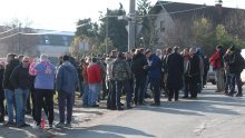 [VIDEO/FOTO] Prosvjednici protiv covid potvrda stigli ispred Remetinca; traže puštanje Franciškovića na slobodu