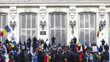 Prosvjednici protiv covid potvrda pokušali upasti u rumunjski parlament