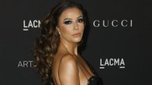 Eva Longoria pokazala kako slavi Božić, a ono u što su svi gledali je njezino besprijekorno tijelo u badiću