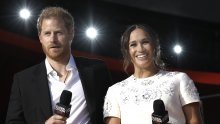 Božićna čestitka otkrila je sve: Meghan i Harry prvi put pokazali Archiejevo lice, ali i Lilibet Dianu