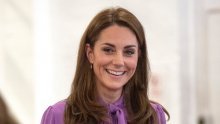 Obožava ga Kate Middleton: Ovaj bezvremenski model bluze opet ćemo viđati posvuda