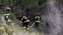 Požar u Lokvi Rogoznici pod nadzorom gasitelja