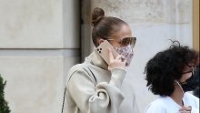 Netipičan stajling za latino divu: Jennifer Lopez plijeni seksepilom i u širokim komadima