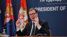 Vučić dijeli pomoć građanima, kritičari složni: 'Svaka vlada potkupljuje birače, manje primitivno i očigledno'